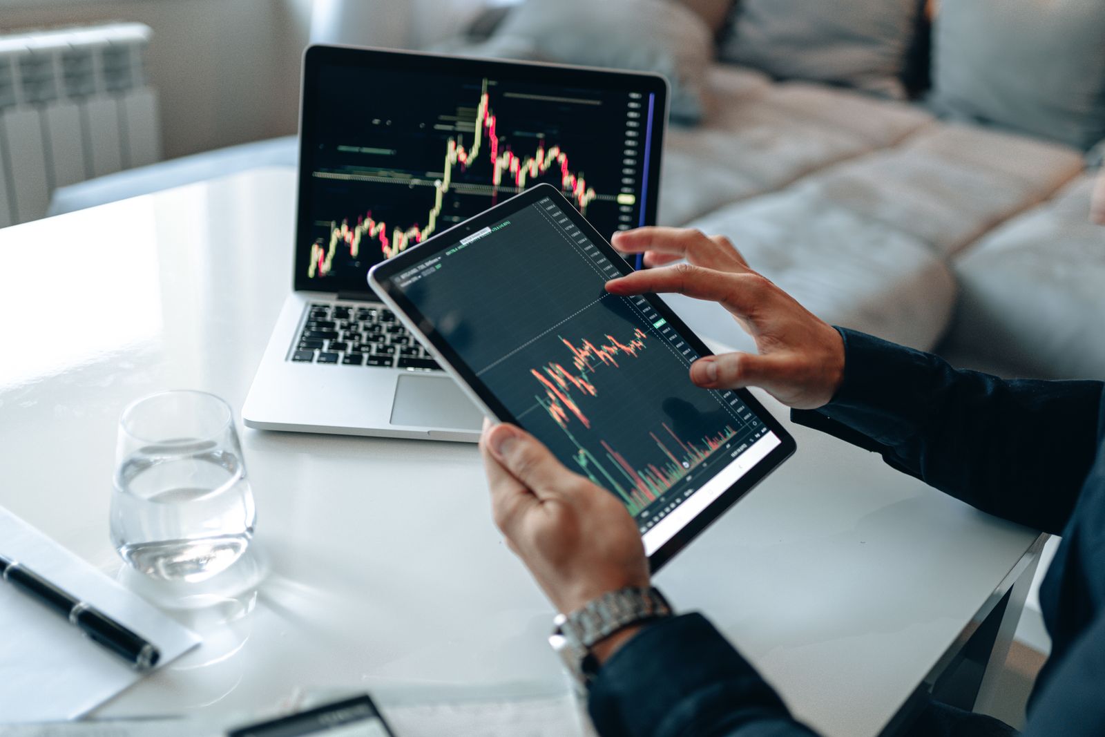 Dashboard ejecutivo con gráficos y KPIs